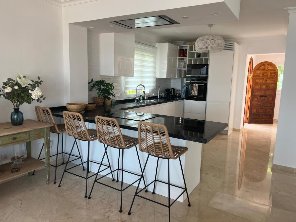 Playa Cristo Amazing Beach Terrace Appartment Estepona Exterior photo